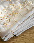 Almond - Recyklovaný ubrus s reliéfním čtvercovým vzorem
