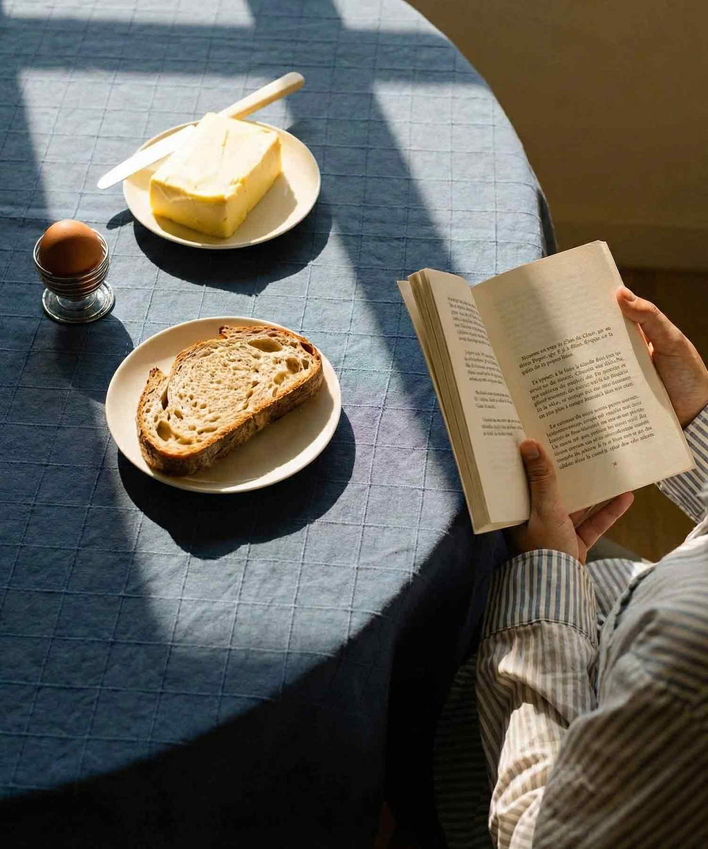 Nordic - Recyklovaný ubrus s reliéfním čtvercovým vzorem