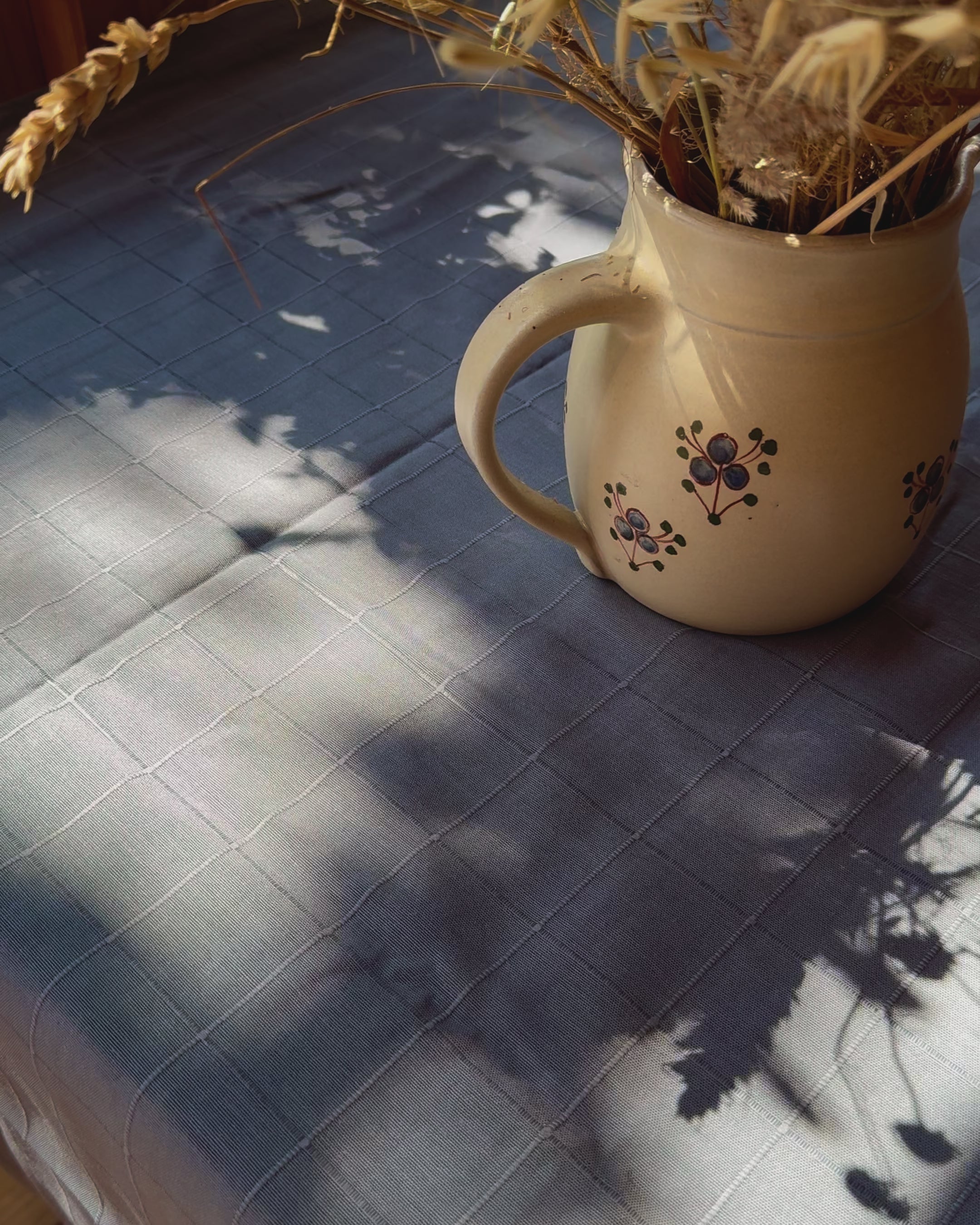 Nordic - Recyklovaný ubrus s reliéfním čtvercovým vzorem