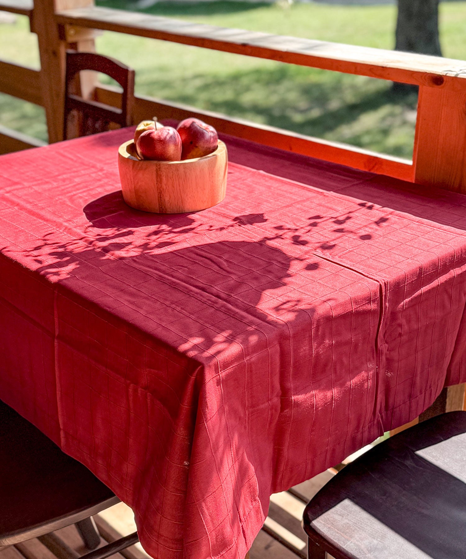 Apple - Recyklovaný ubrus s reliéfním čtvercovým vzorem