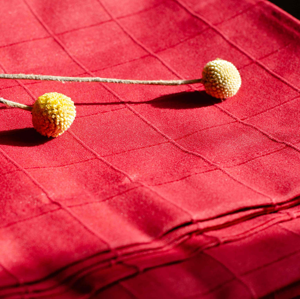 Apple - Recyklovaný ubrus s reliéfním čtvercovým vzorem